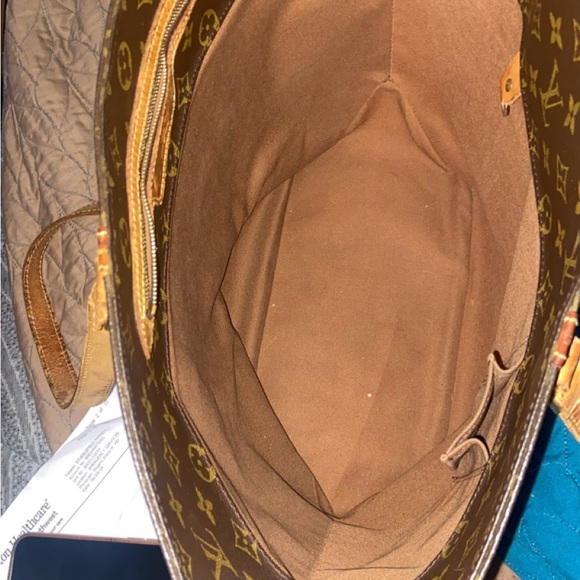 Authentic Louis Vuitton very nice bag. I have had it a while not using … - Picture 12 of 16